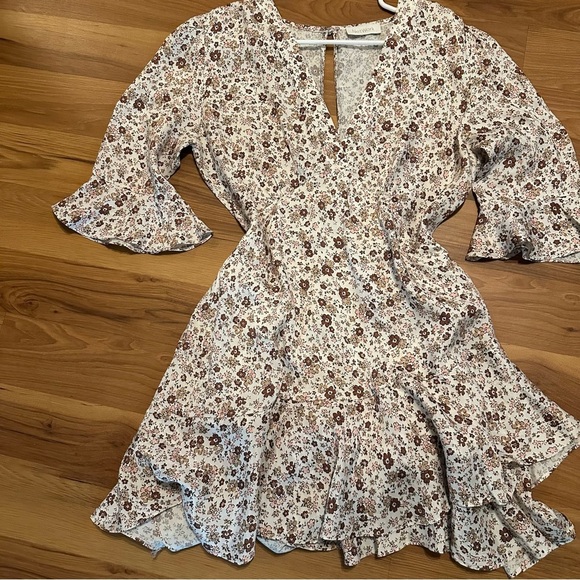 Chic Floral Midi Dress in Cream and Brown - Picture 4 of 5